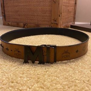 Reversible MCM Real belt that is a 32 waist fit. The honest condition is 8/10